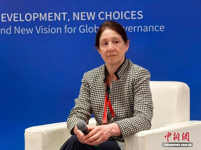 多伦多猛龙 vs 波特兰开拓者
_希拉里：中国在太阳能和电动车等领域的优异成绩令人深刻